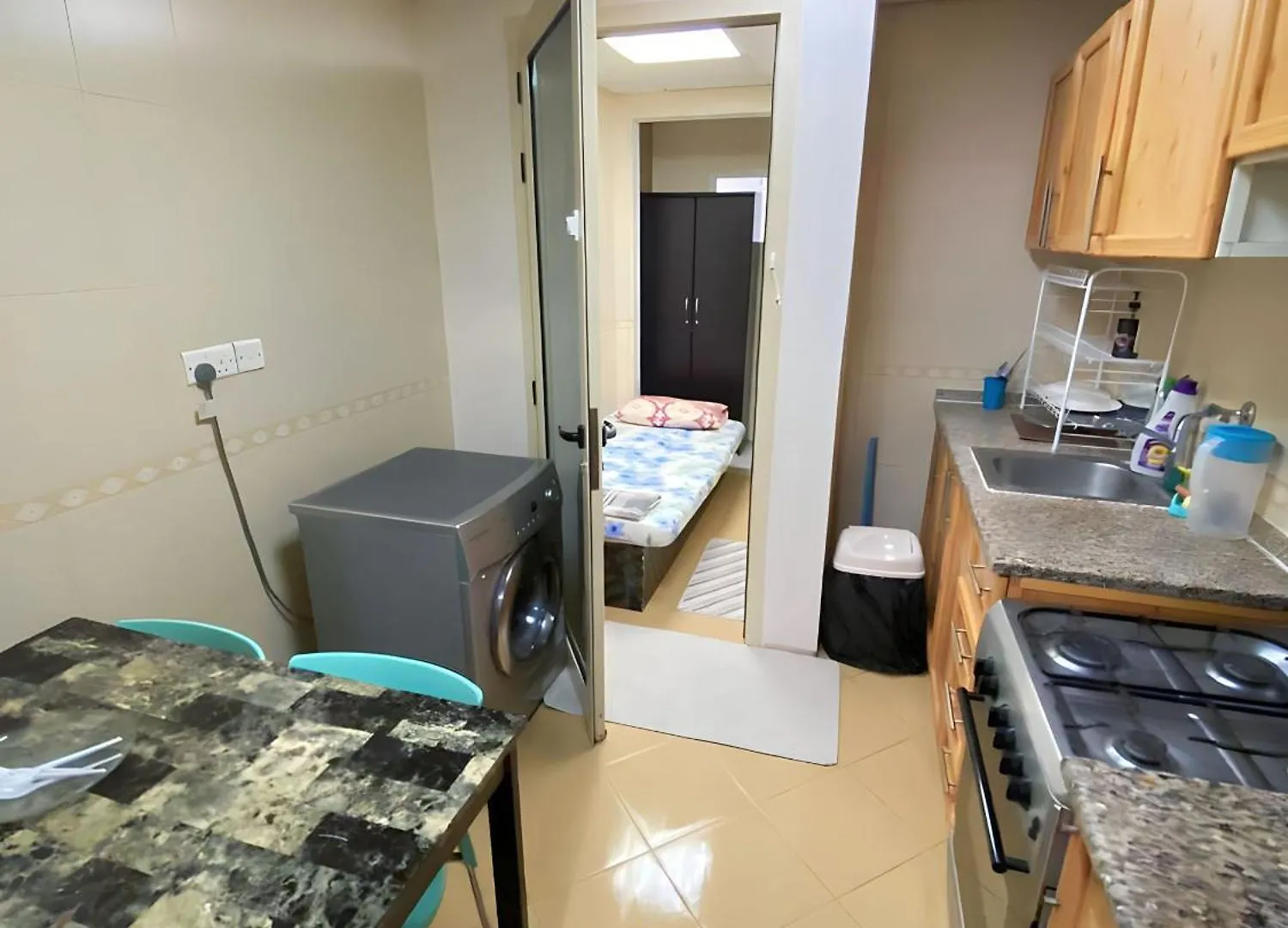 Mbz - Cosy Separate Room In Unique Flat Abu Zabi 0*,